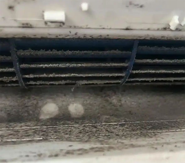 顺河空调吹的风有股烧焦味是怎么回事